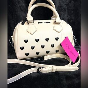 🖤🖤 BETSEY JOHNSON SUPER CUTE XO JEAN BARREL SHAPE CROSSBODY TOTE🖤🖤NWT